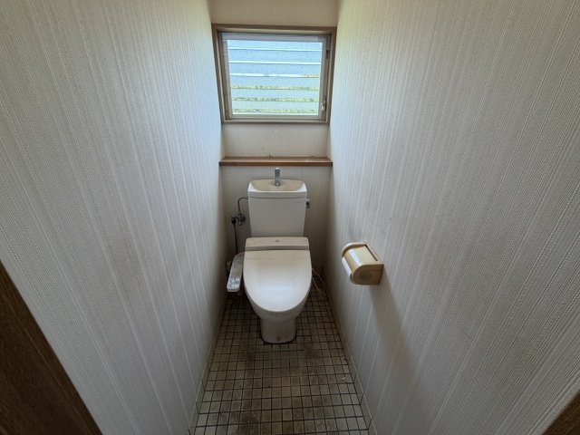 熱海市下多賀　街並みと海を眺めてのトイレ