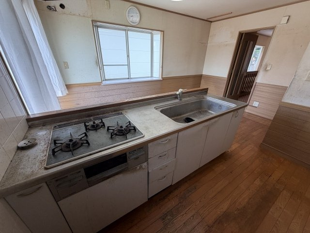 熱海市下多賀　街並みと海を眺めてのキッチン|2階キッチン
