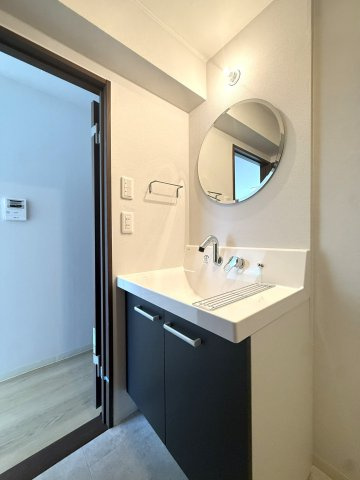 ライオンズマンション円山の独立洗面台