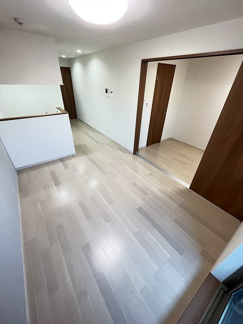 ウェルスクエア西宮北口の居間・リビング