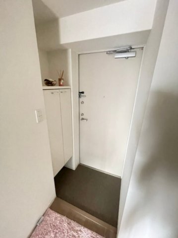 大阪市中央区東高麗橋の賃貸マンションの玄関