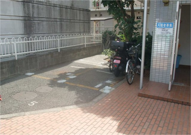 イーグル駒場マンションのエントランス