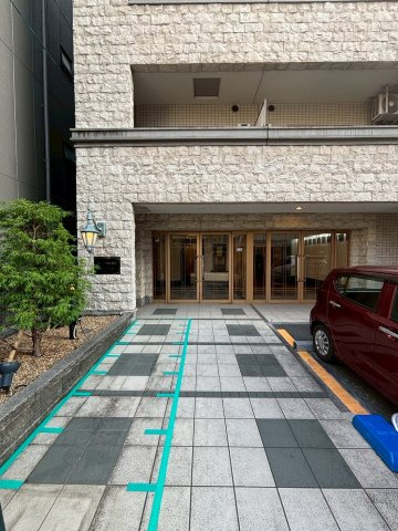 大阪市浪速区元町２丁目の賃貸マンションのエントランス
