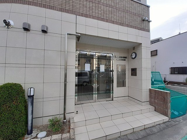 インプレスコート酒蔵通のエントランス