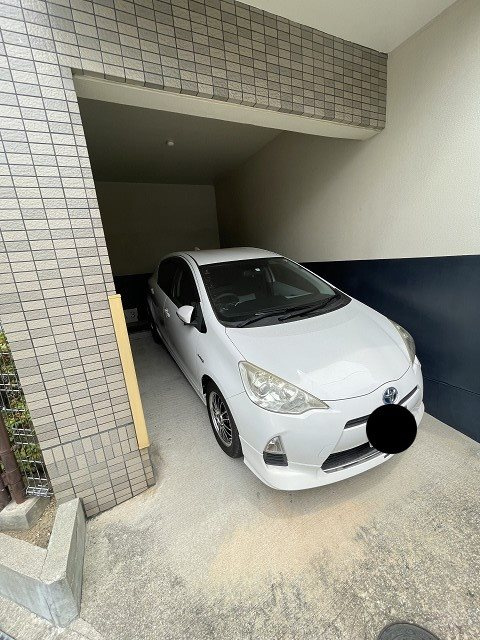 クレアコート産所町の駐車場