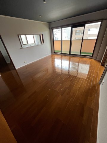 西宮市甲風園１丁目のアパートの居間・リビング