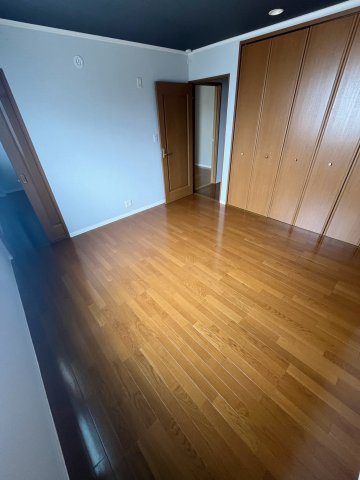 西宮市甲風園１丁目のアパートの洋室