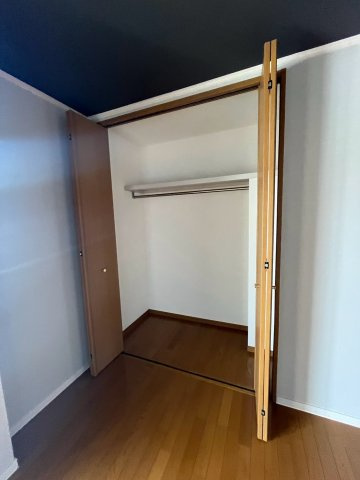 西宮市甲風園１丁目のアパートの収納