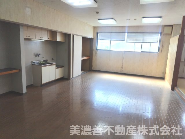 ６４９１６　本巣市文殊工場のキッチン