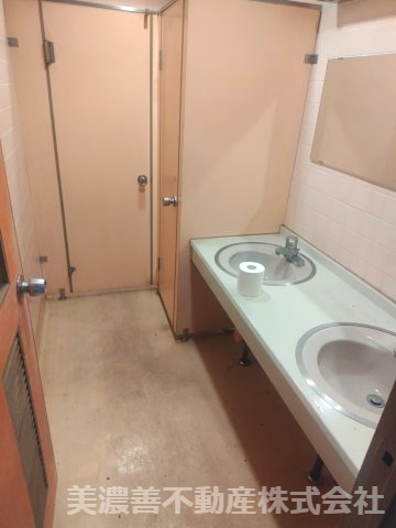 ６４９１６　本巣市文殊工場のトイレ