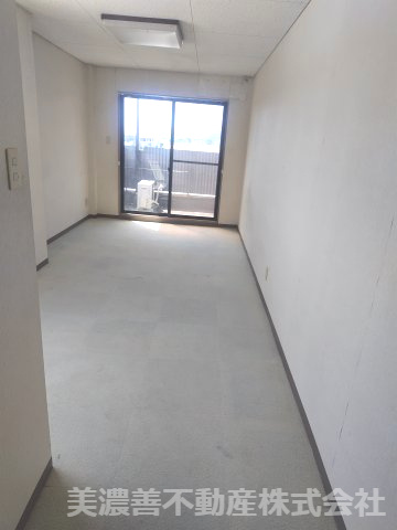 ６４９１６　本巣市文殊工場の洋室