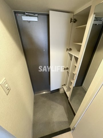 ファステート東大阪アダマスの玄関