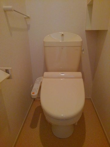 ルピナスＡのトイレ|ゆったりとした空間のトイレです
