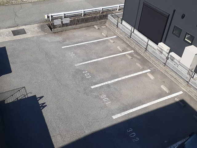 レジデンスＫ１の駐車場