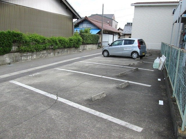 サンハイツの駐車場