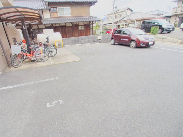 グランドール清水の駐車場