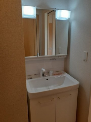 【洗面所】 | ルミナーレ西浜 | コンパクトで使いやすい洗面所