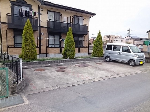 メゾンパレェの駐車場