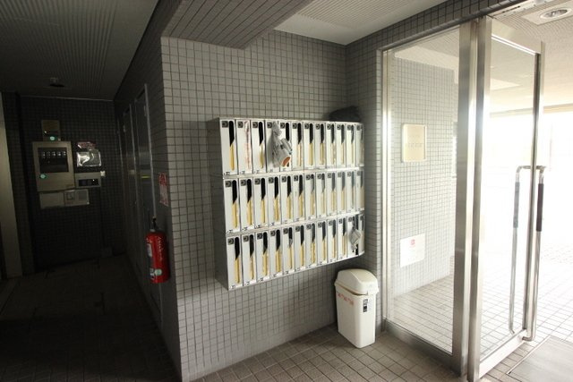 ウエストポートB棟のロビー