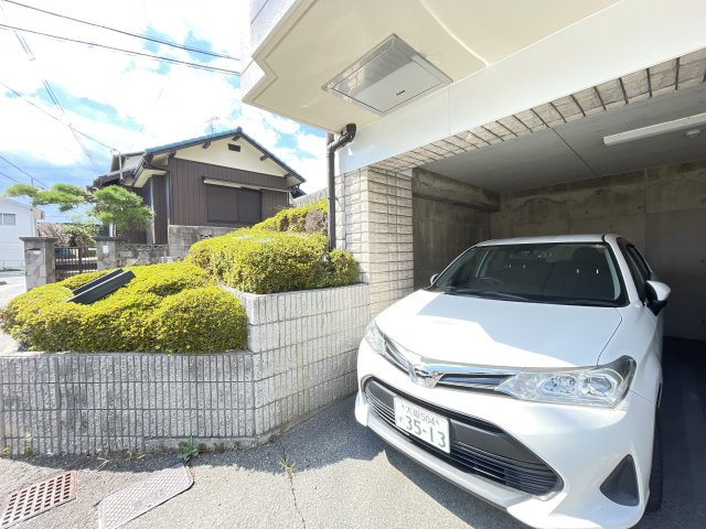 池田市畑４丁目の賃貸マンションの駐車場