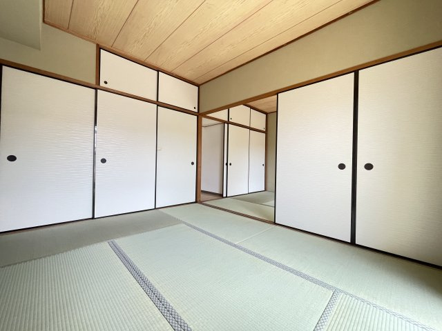 箕面市粟生間谷東１丁目の賃貸マンションの収納