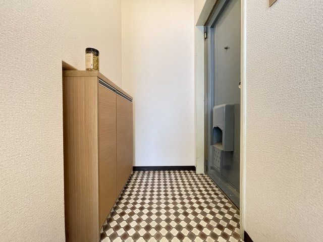 箕面市粟生間谷東１丁目の賃貸マンションの玄関