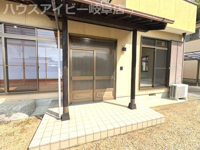 羽島市正木町大浦！敷地面積約100坪！お車6台以上可能！ゆとりの広さの6LDK！リフォーム済み！の玄関|羽島市正木町大浦！敷地面積約100坪！お車6台以上可能！ゆとりの広さの6LDK！リフォーム済み！