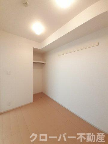 オレンジ窓香の内装