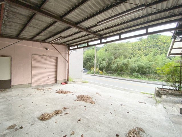 糟屋郡篠栗町大字篠栗 中古戸建の駐車場|2台駐車＋ゆとりあるスペースです！