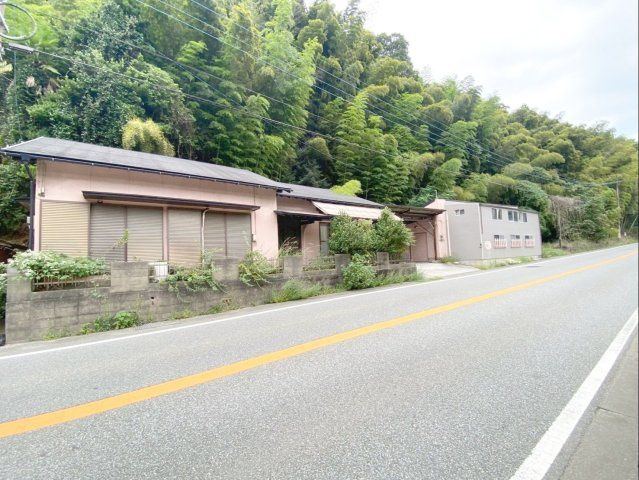 糟屋郡篠栗町大字篠栗 中古戸建の前面道路含む現地写真|前面道路幅員：約8ｍ