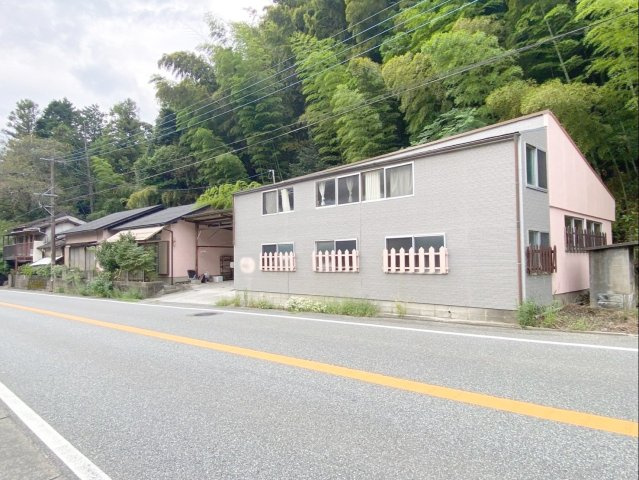 糟屋郡篠栗町大字篠栗 中古戸建の前面道路含む現地写真|前面道路幅員：約8ｍ