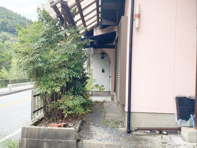 糟屋郡篠栗町大字篠栗 中古戸建の外観|ゆとりある敷地に建つ4DKの戸建てです！