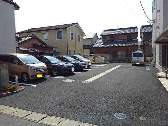 セントヒルズ・プレミエの駐車場