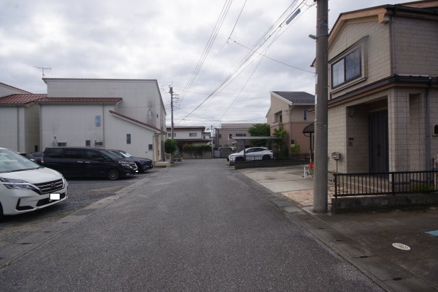 宇都宮市一ノ沢町　戸建の前面道路含む現地写真|東側６ｍ道路に接道