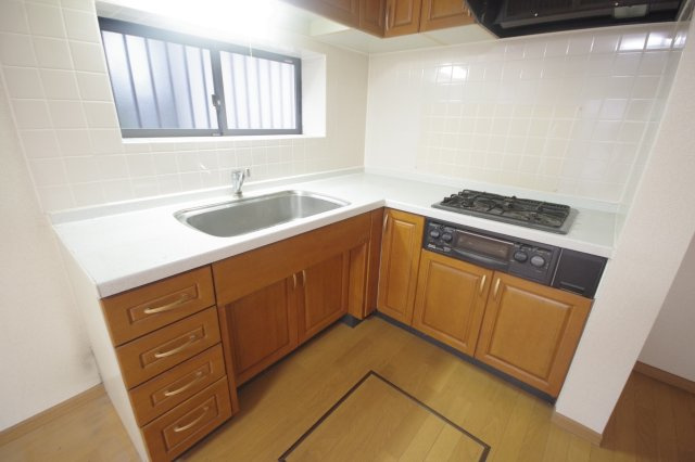 宇都宮市一ノ沢町　戸建　のキッチン|使い勝手の良いL型システムキッチン