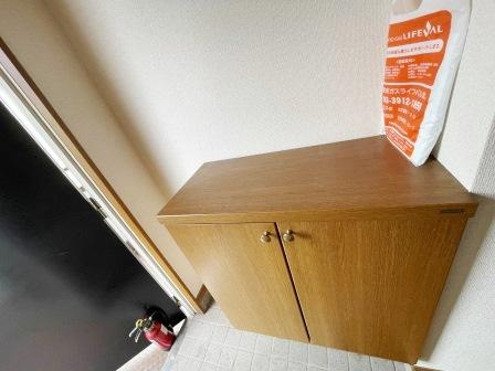 クレールコート足立の玄関