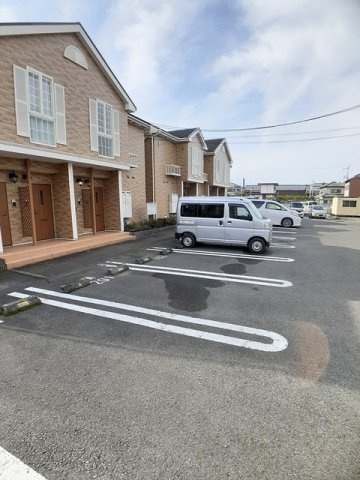 【駐車場】 | セレノ・カーサＡ | 駐車場があるので、車を買う予定の方も安心です