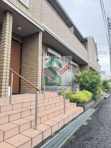 グランスールAのエントランス