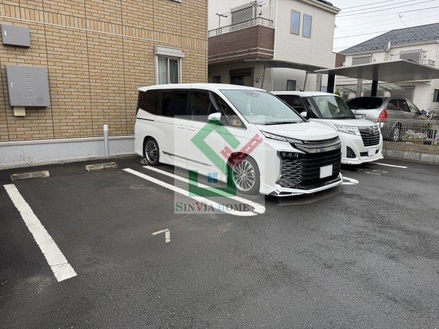グランスールAの駐車場