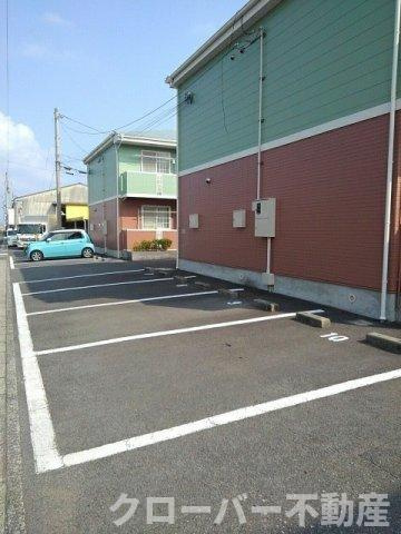 ファミール・鶴市　Ｂの駐車場