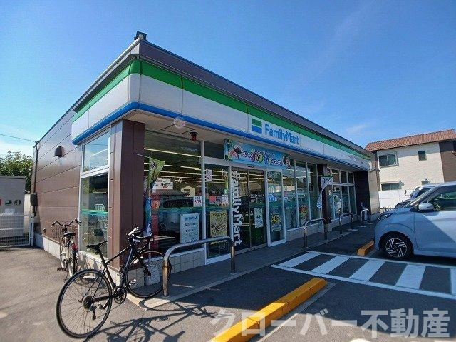 ファミール・鶴市　Ｂの周辺|ファミリーマート鶴市明見店さんまで550m