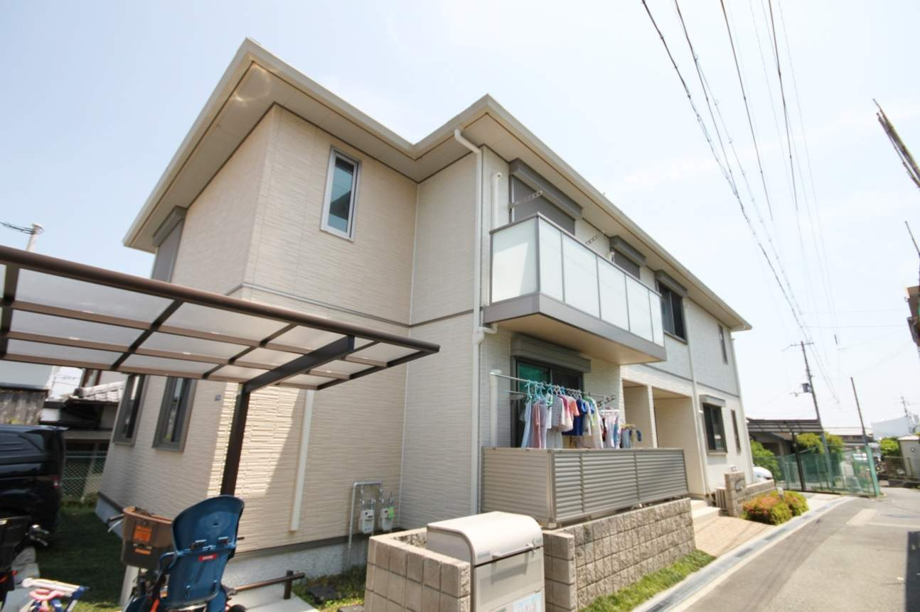 宝塚市山本中２丁目のアパートの外観