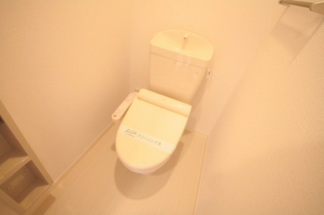 宝塚市山本中２丁目のアパートのトイレ|※同建物の類似写真となります。