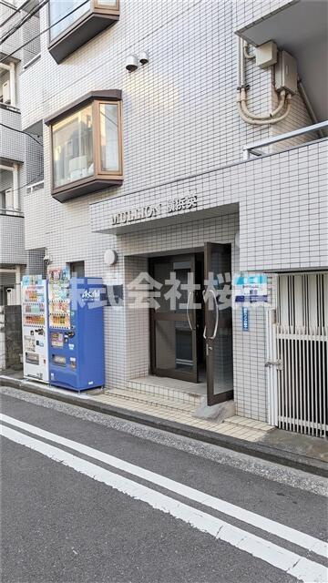 マリオン横浜英町のエントランス