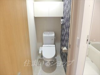 パール有安　Ｆ棟のトイレ|温水洗浄便座・収納棚あり