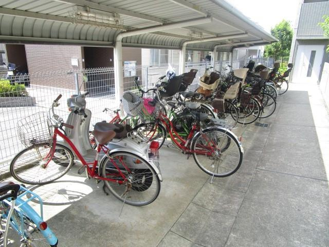 ジャルダン平田の駐車場