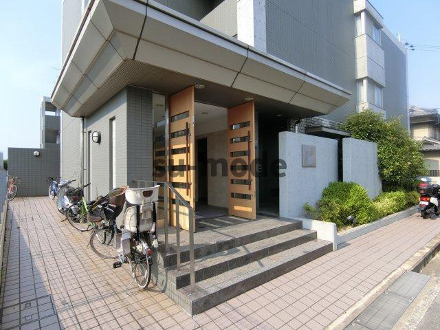 ジャルダン平田のエントランス