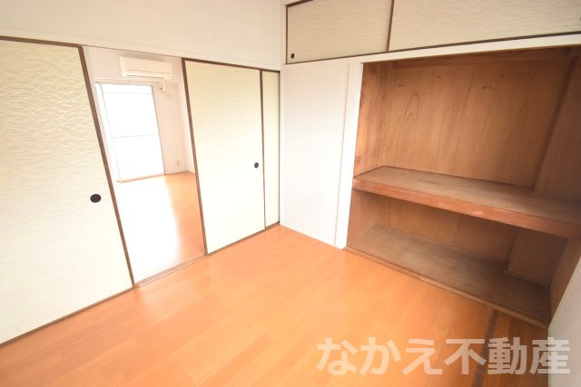 【洋室】 | 落ち着いた色調の洋室です