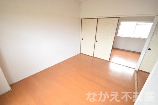 【寝室】 | 落ち着いた色調の寝室です