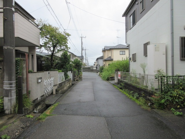 中古戸建　嵐山町志賀274-27（リフォーム住宅）の前面道路含む現地写真